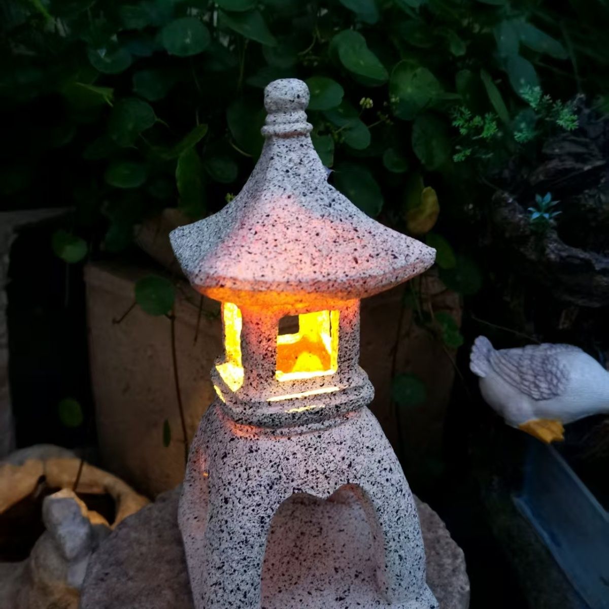 مصباح حديقة شمسي على شكل باغود - مراجعة Outdoor Lighting Architectural وسعره
